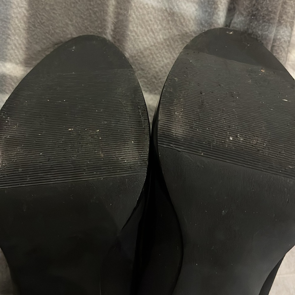 Heels - Picture 3 of 3